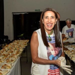 Parte del grupo de voluntarios de nuestra fundación, siempre trabajando por nuestros niños y jóvenes con una sonrisa.