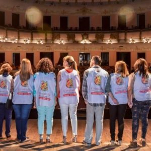 Parte del grupo de voluntarios de nuestra fundación, siempre trabajando por nuestros niños y jóvenes con una sonrisa.